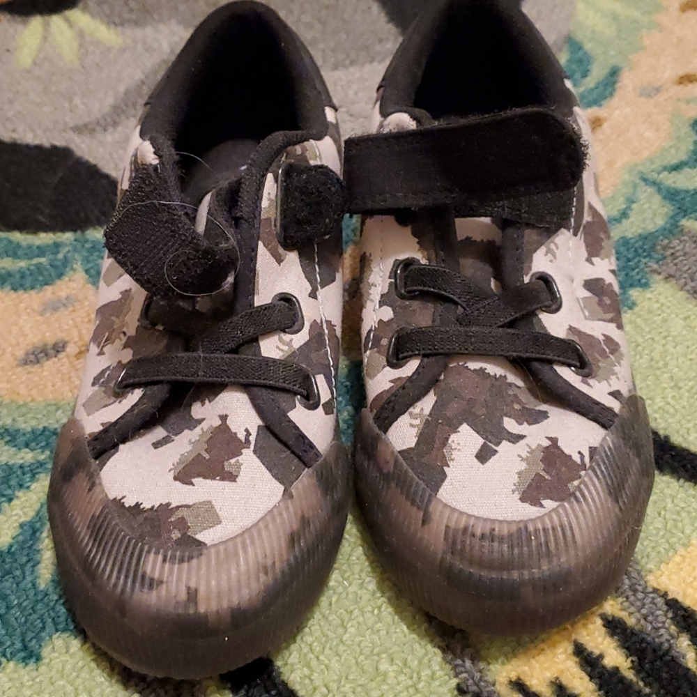 Camouflage tennis shoes